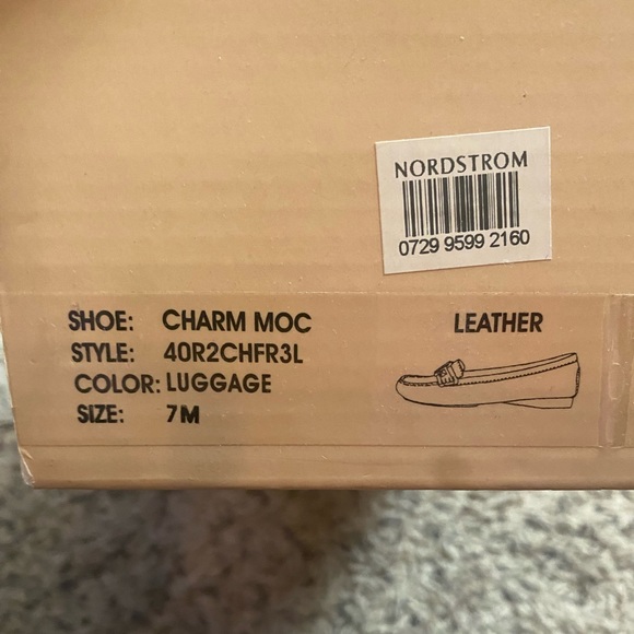 Michael Kors distressed loafers - Picture 2 of 4